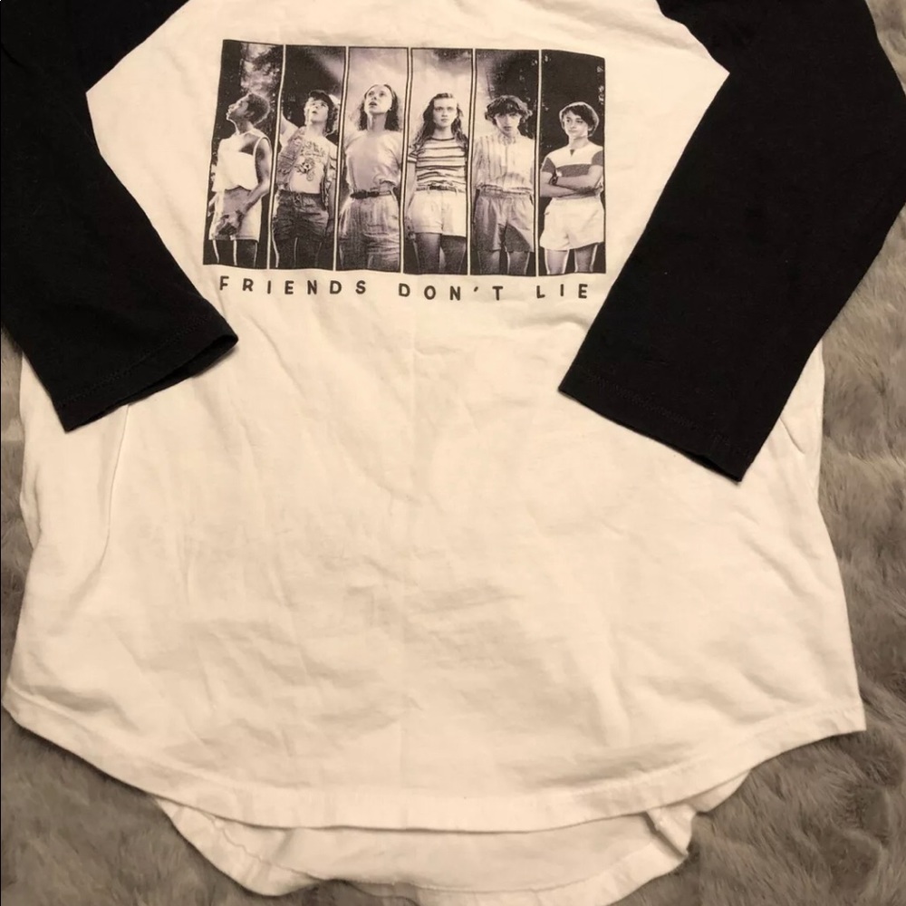 Stranger things FRIENDS DONT LIE 3/4 baseball tee Medium